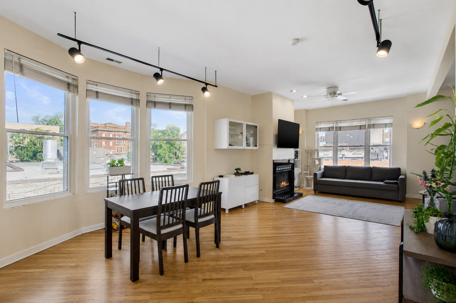 1549 W Barry Avenue Unit: 2