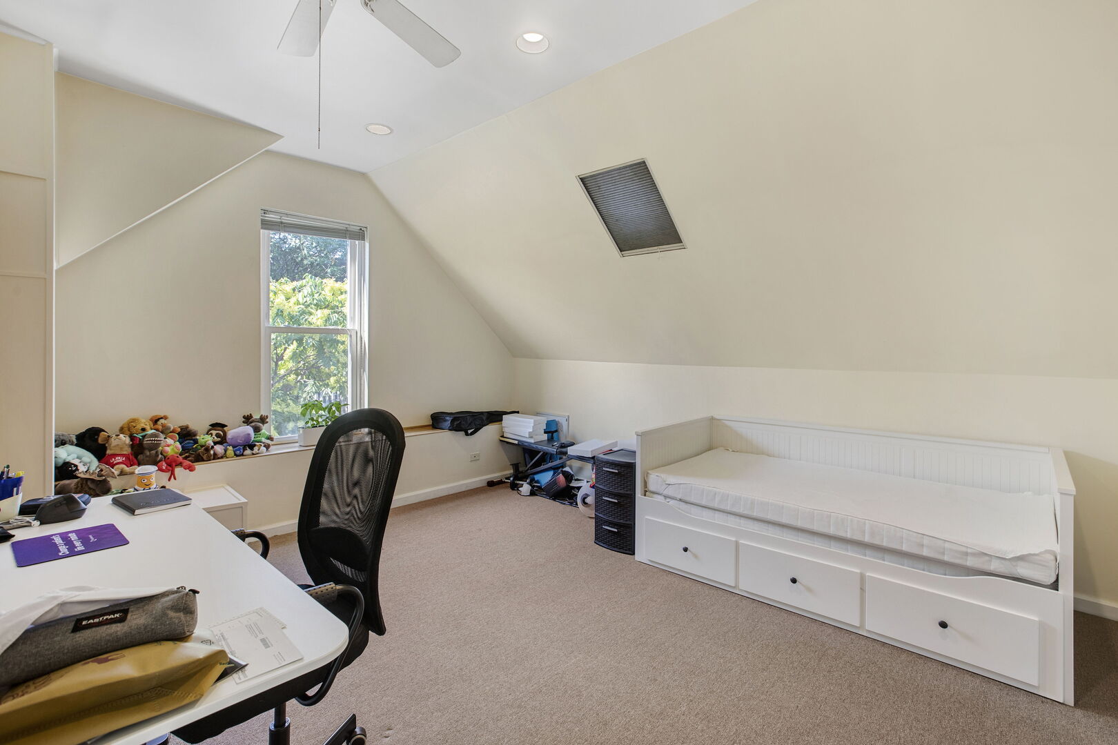 1549 W Barry Avenue Unit: 2