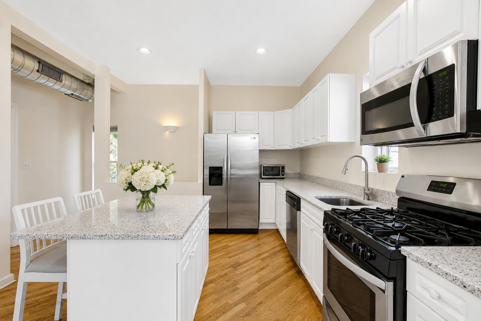 1549 W Barry Avenue Unit: 2
