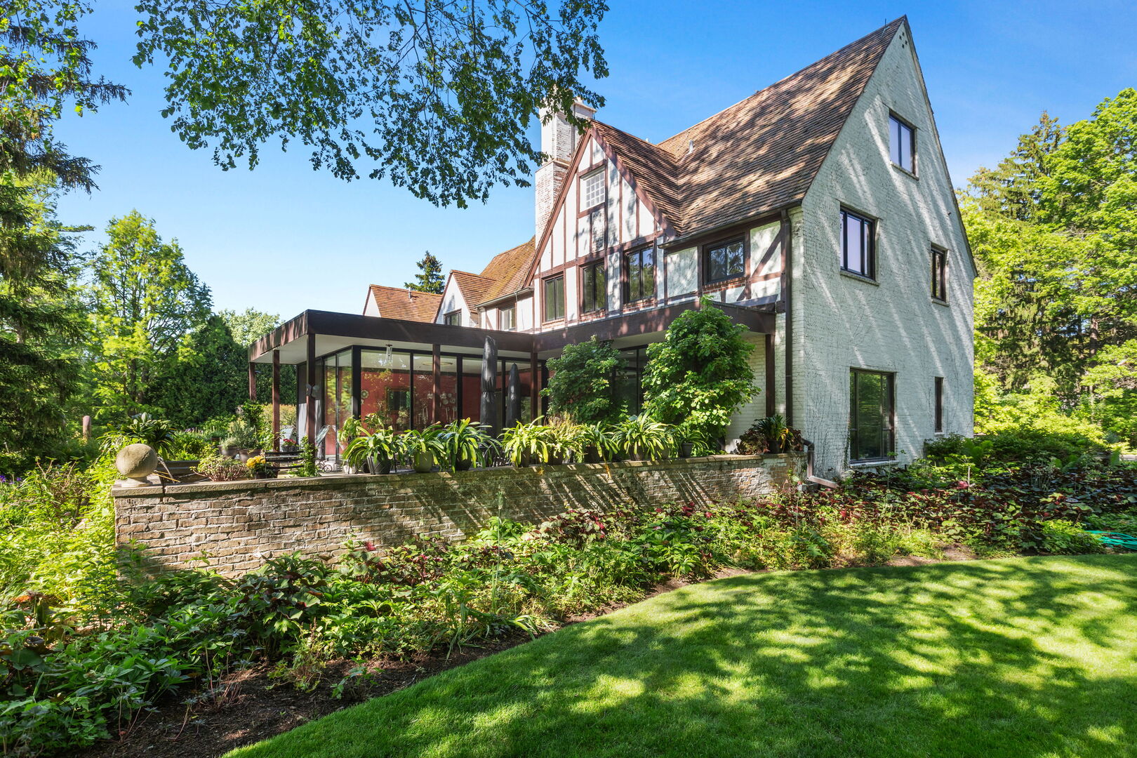 283 W Laurel Avenue