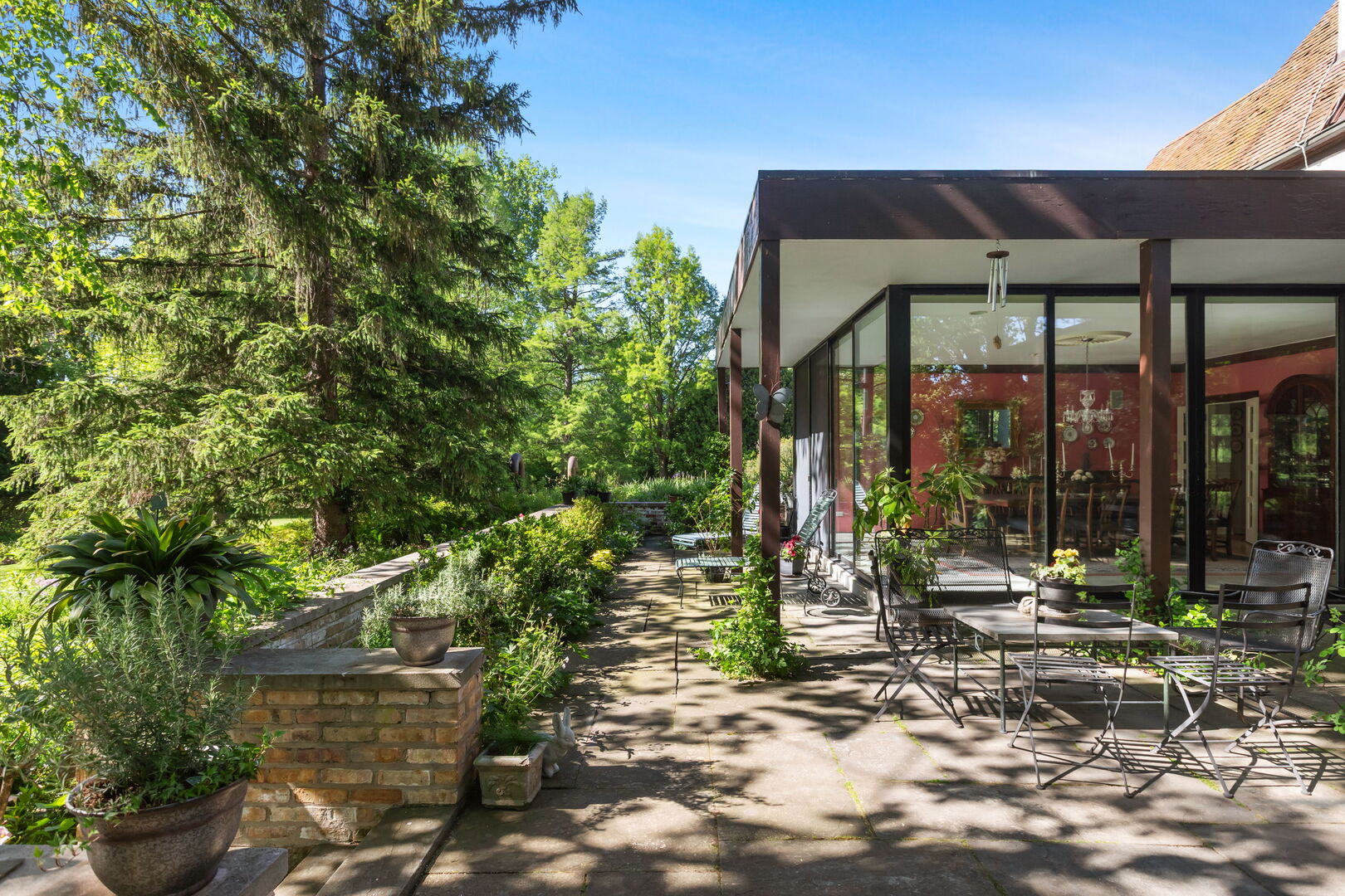 283 W Laurel Avenue