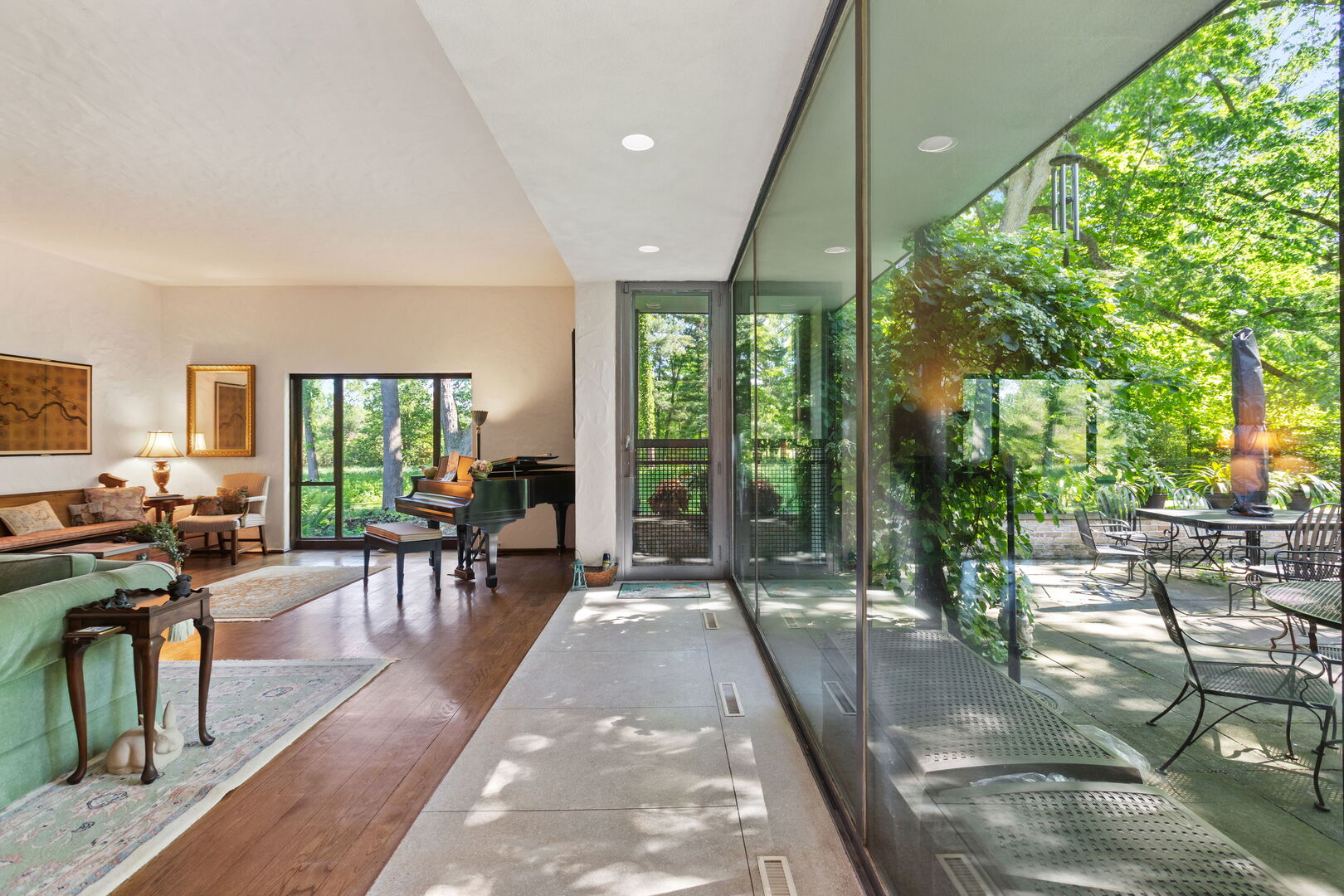 283 W Laurel Avenue