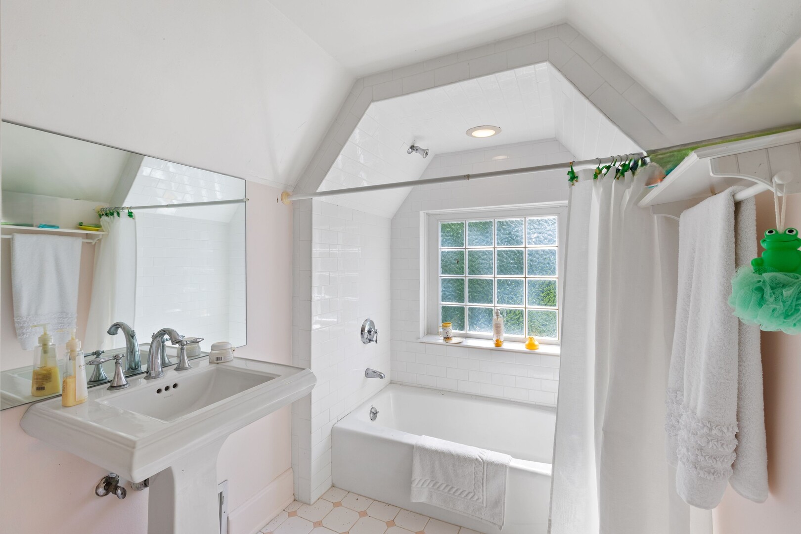 283 W Laurel Avenue