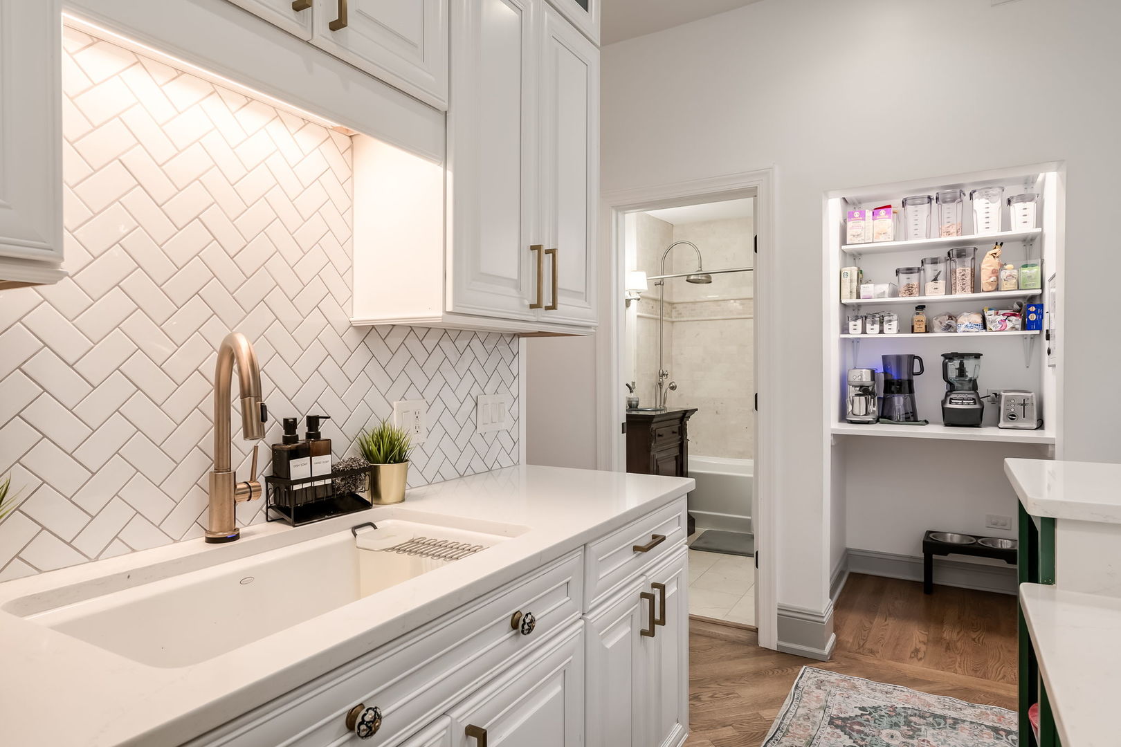 1940 N Cleveland Avenue Unit: 4