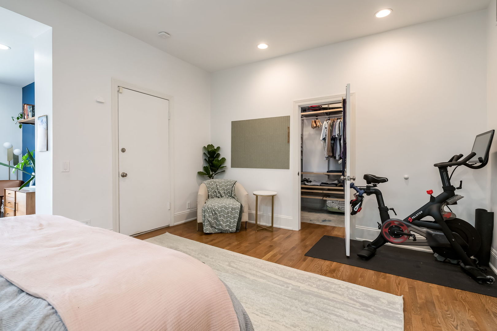 1940 N Cleveland Avenue Unit: 4
