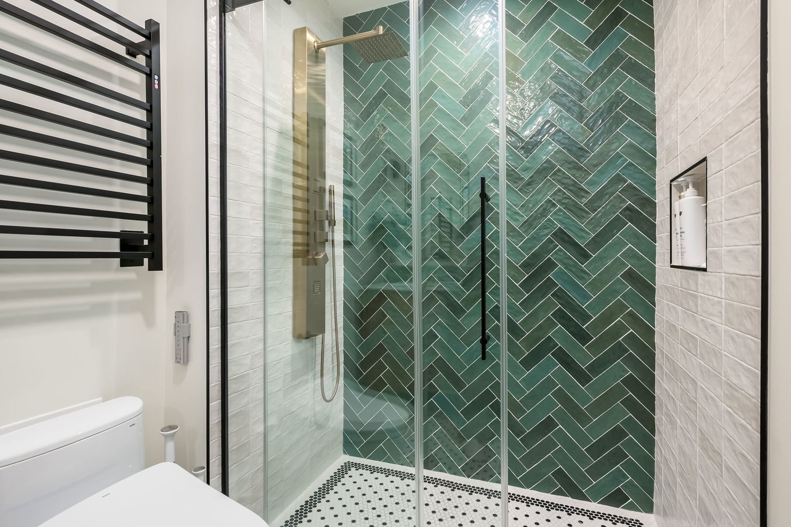 1940 N Cleveland Avenue Unit: 4