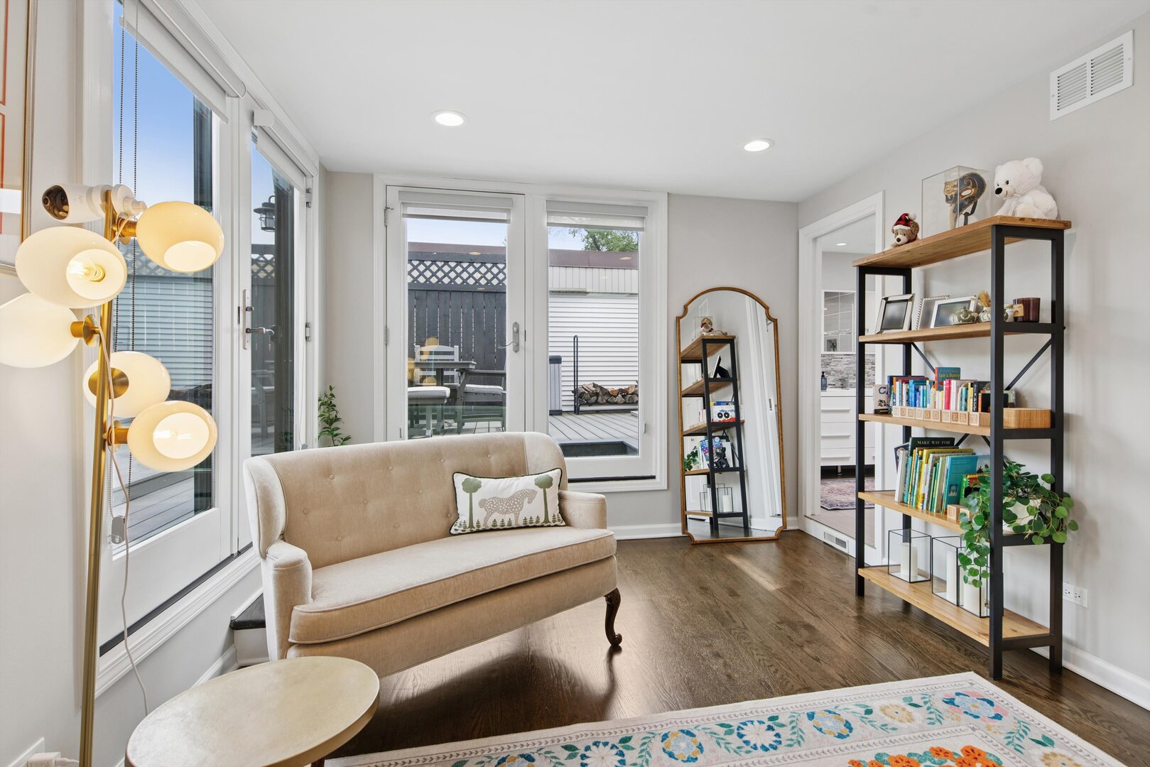 2222 N Racine Avenue Unit: 16