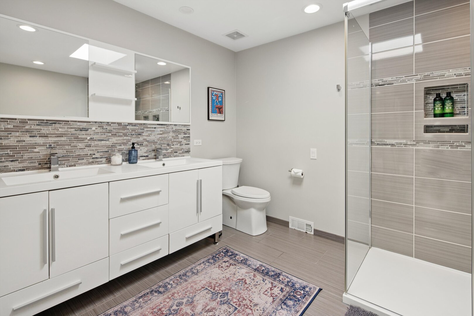 2222 N Racine Avenue Unit: 16