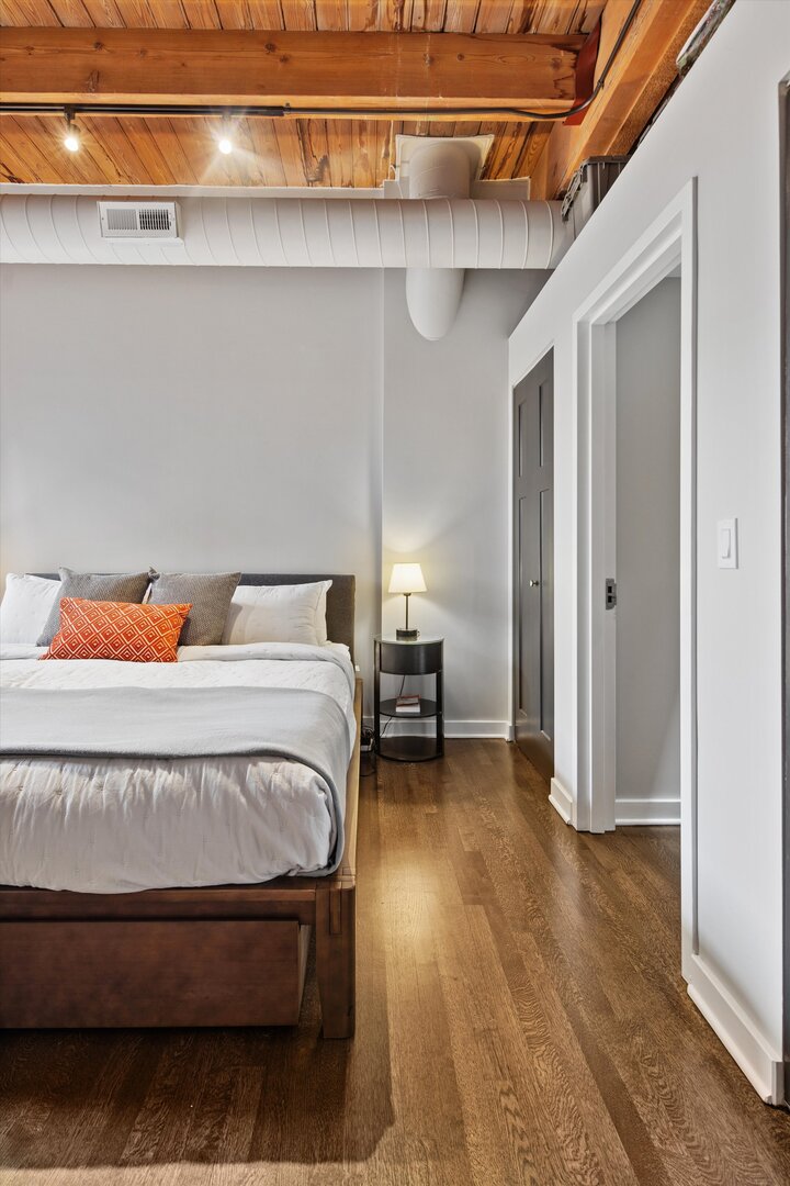 2222 N Racine Avenue Unit: 16