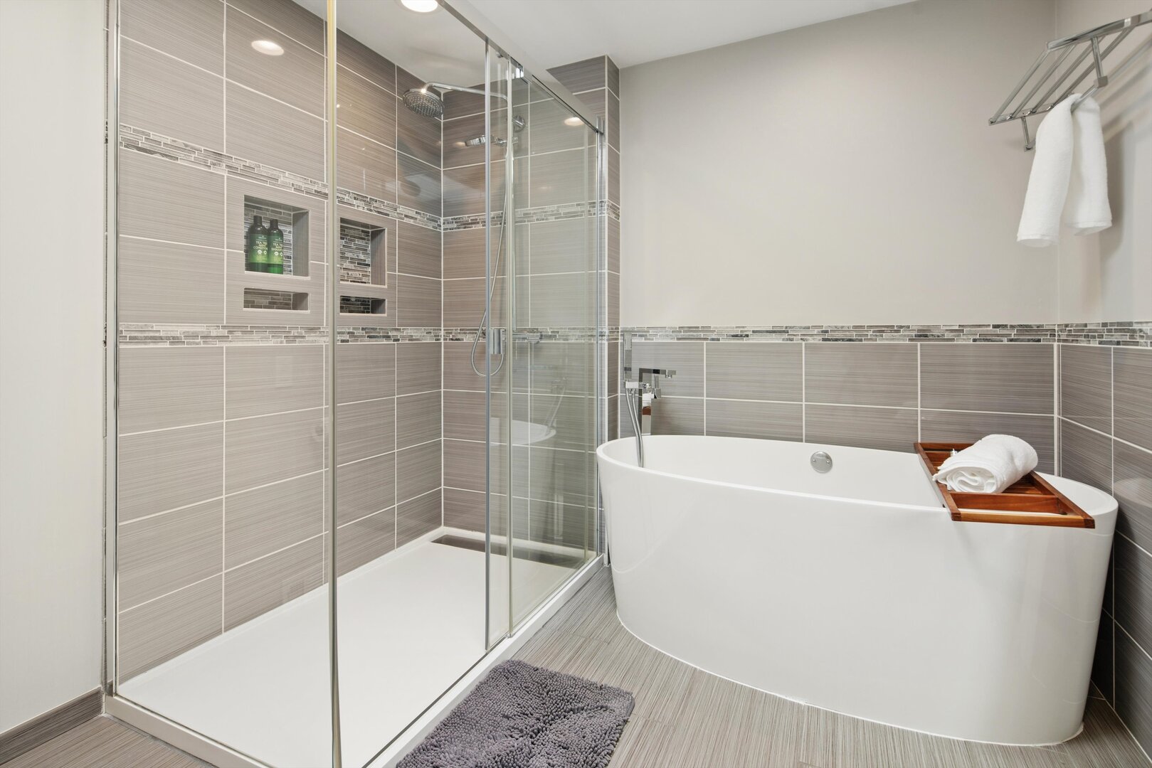 2222 N Racine Avenue Unit: 16