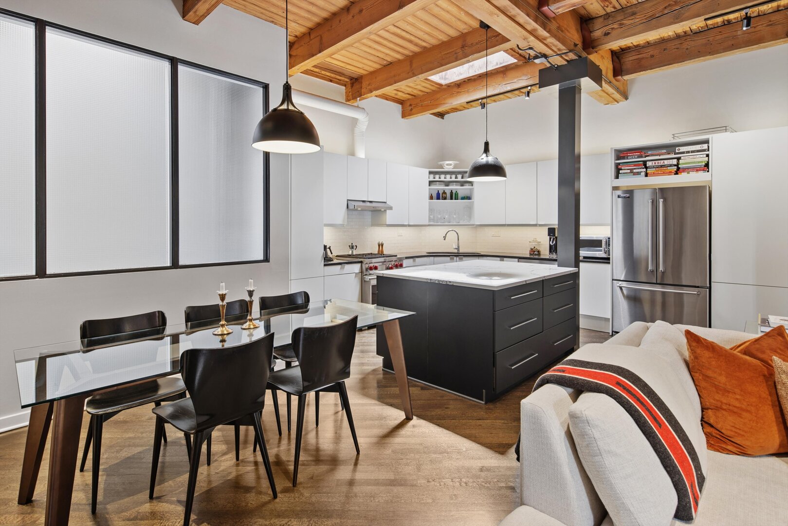 2222 N Racine Avenue Unit: 16