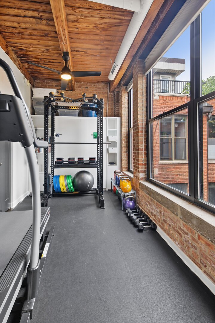 2222 N Racine Avenue Unit: 16