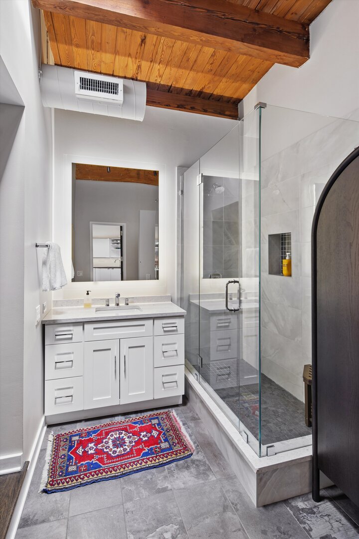 2222 N Racine Avenue Unit: 16
