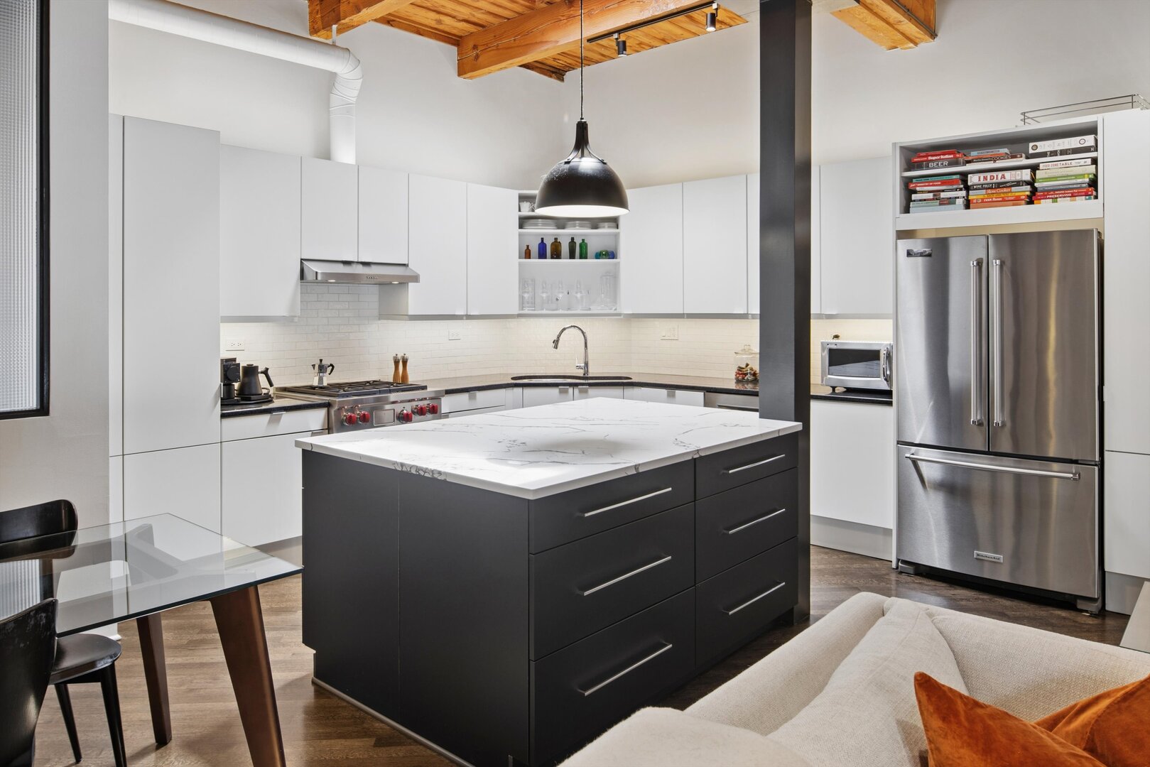2222 N Racine Avenue Unit: 16
