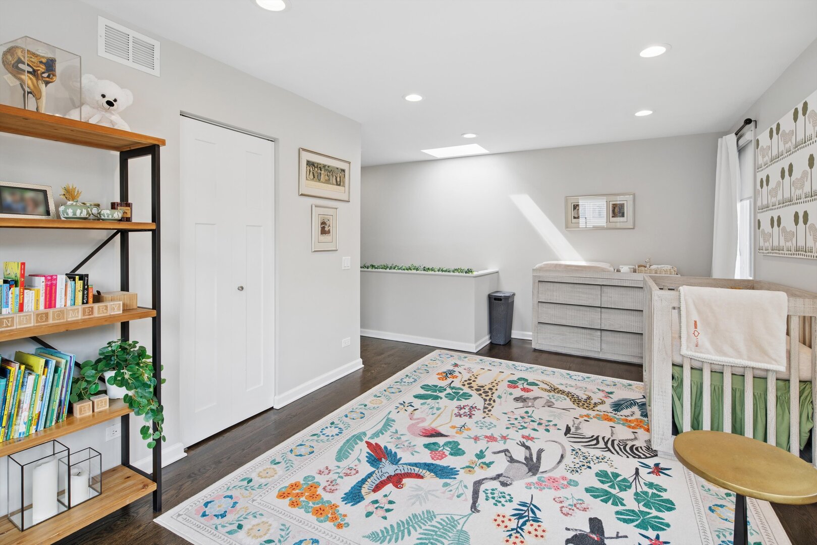 2222 N Racine Avenue Unit: 16