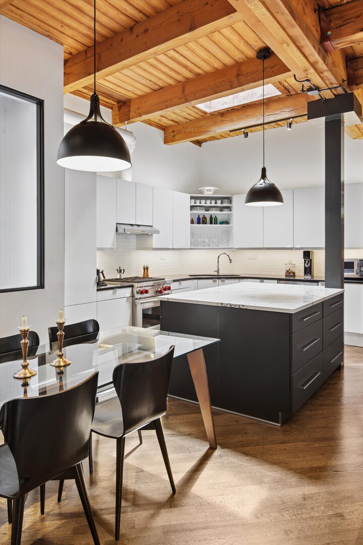 2222 N Racine Avenue Unit: 16