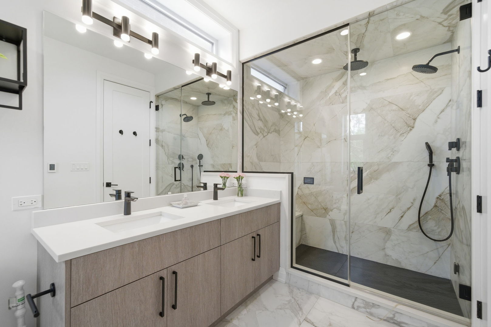 3250 N Racine Avenue Unit: 2