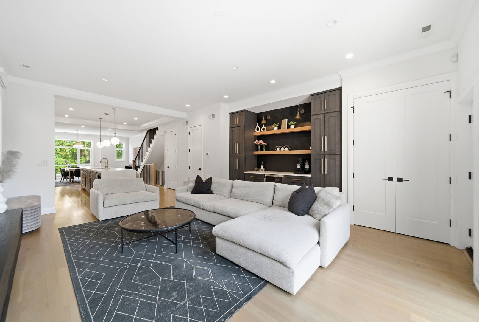 3250 N Racine Avenue Unit: 2
