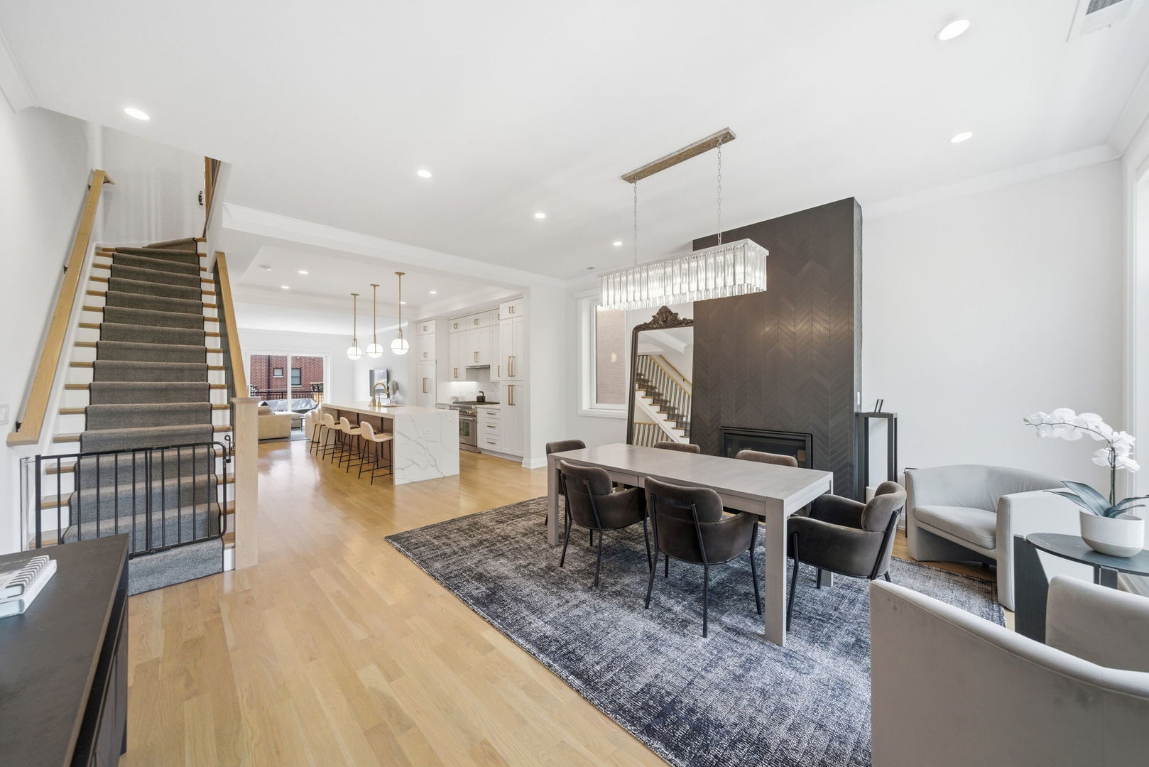 3250 N Racine Avenue Unit: 2