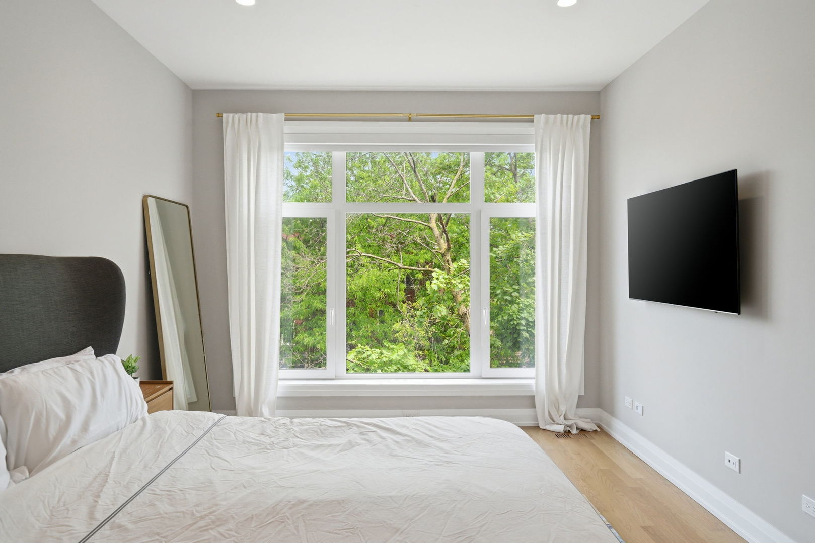 3250 N Racine Avenue Unit: 2