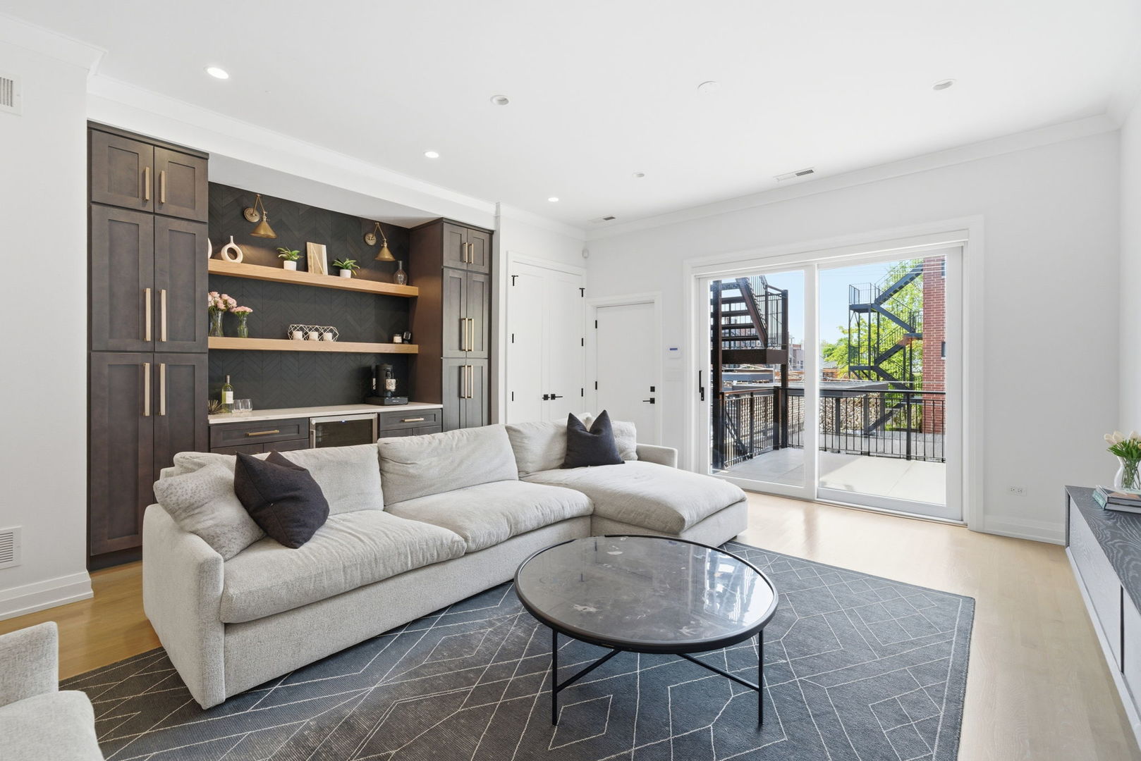 3250 N Racine Avenue Unit: 2