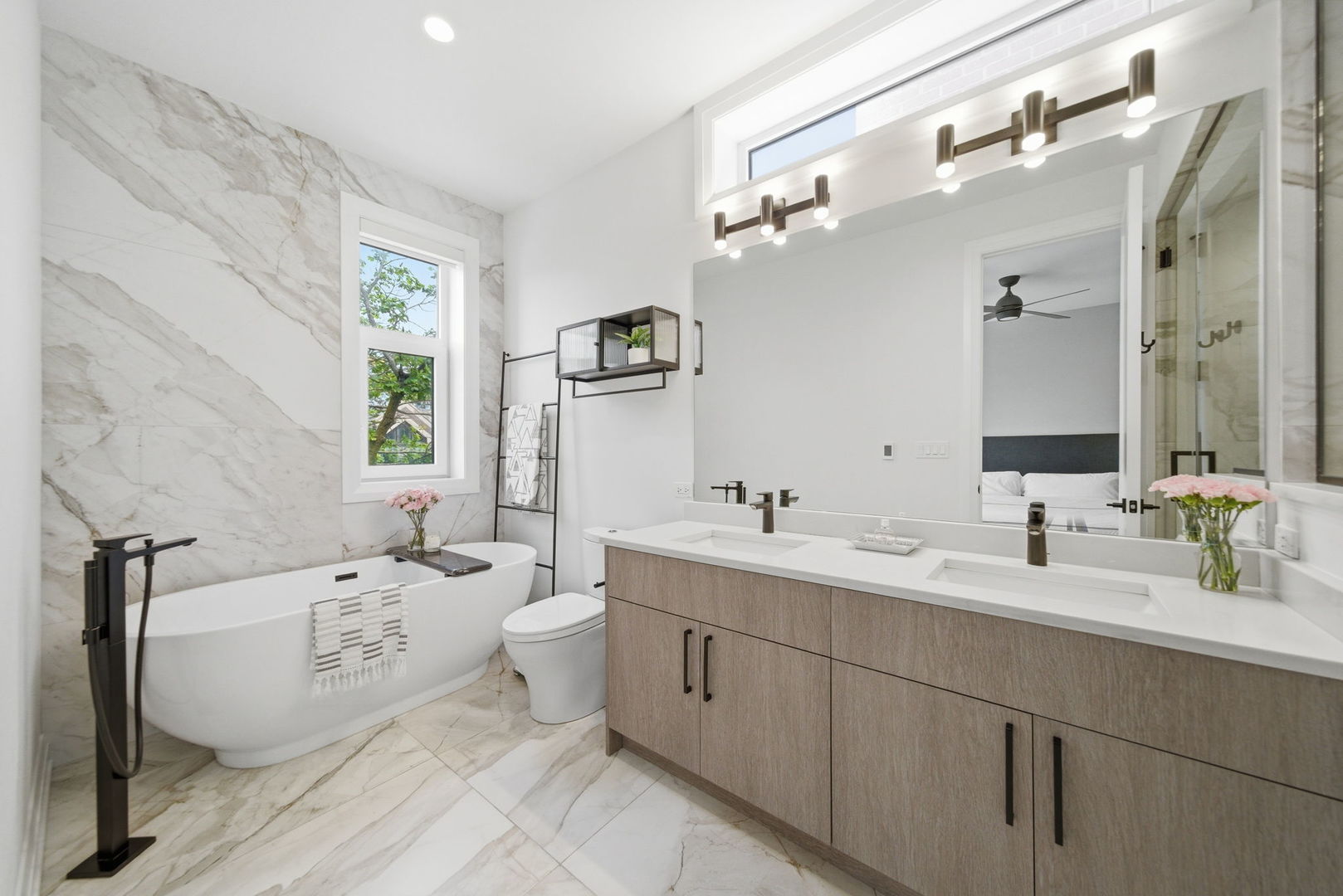 3250 N Racine Avenue Unit: 2
