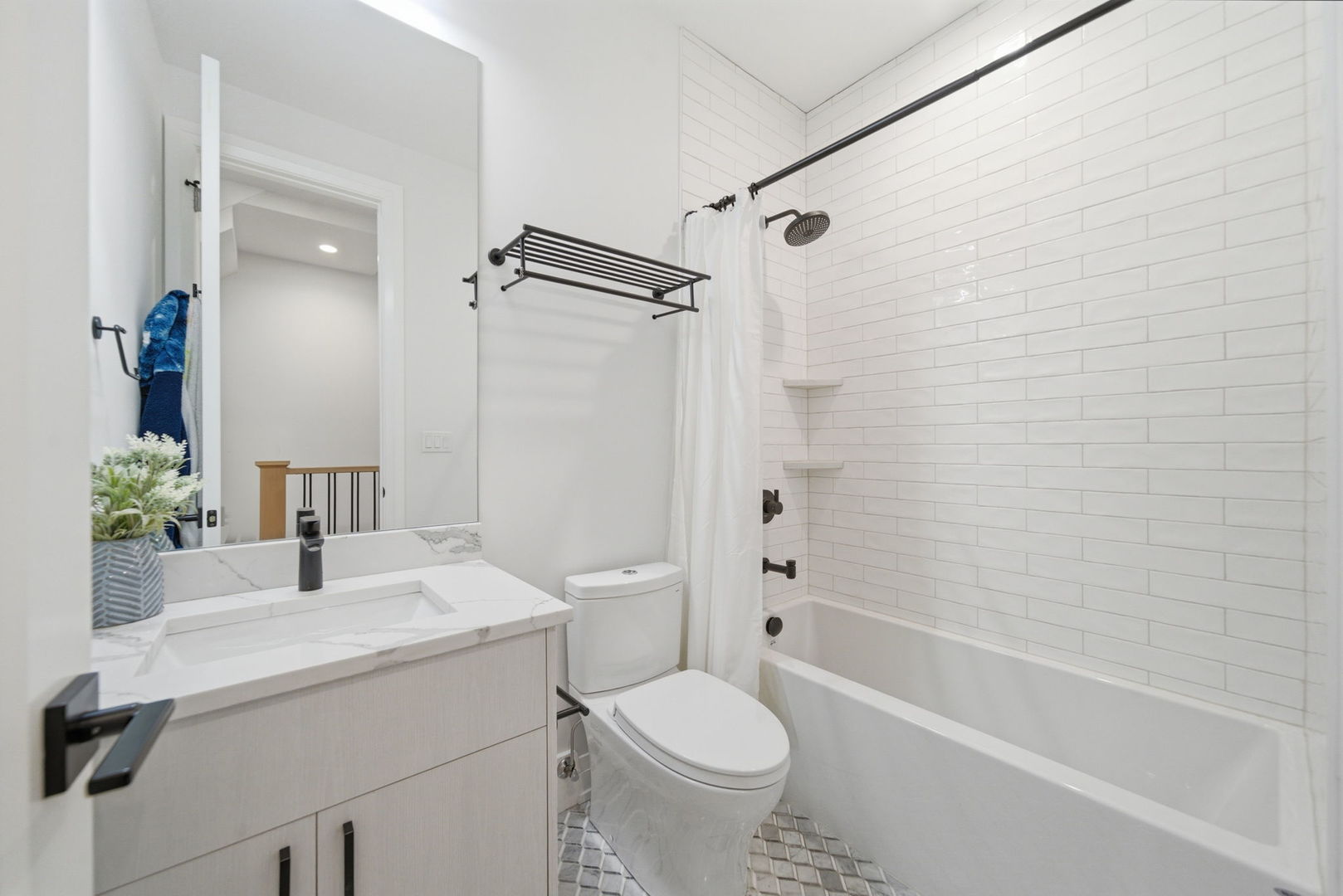 3250 N Racine Avenue Unit: 2