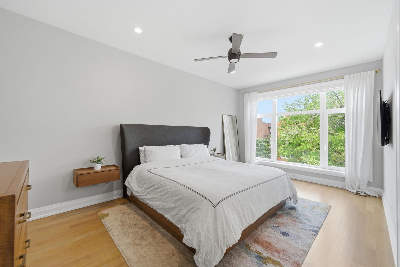 3250 N Racine Avenue Unit: 2
