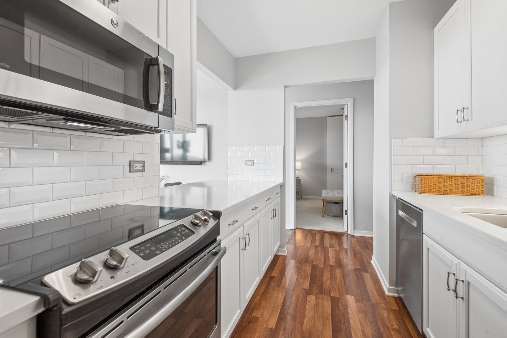 400 N LaSalle Street Unit: 3011