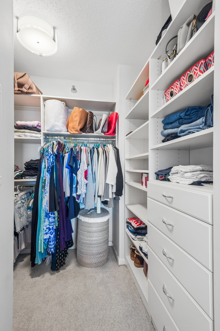 400 N LaSalle Street Unit: 3011