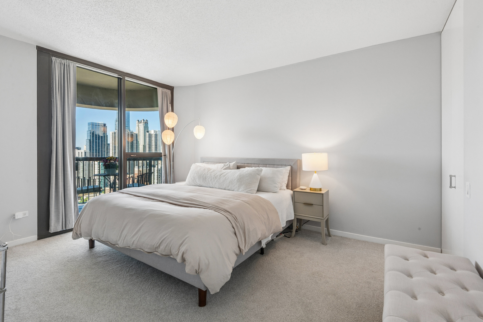 400 N LaSalle Street Unit: 3011