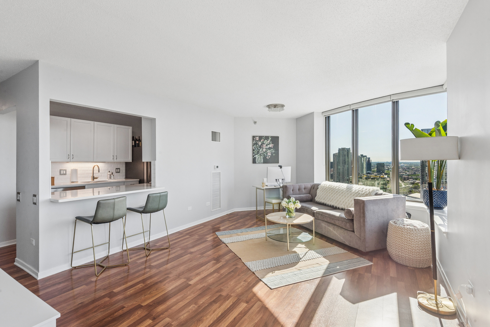 400 N LaSalle Street Unit: 3011