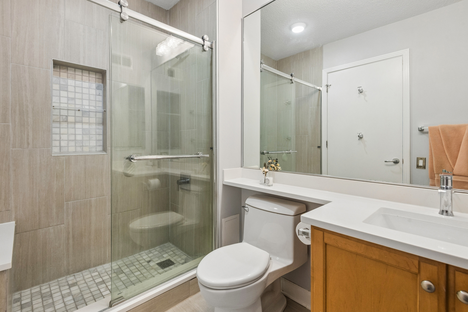 400 N LaSalle Street Unit: 3011