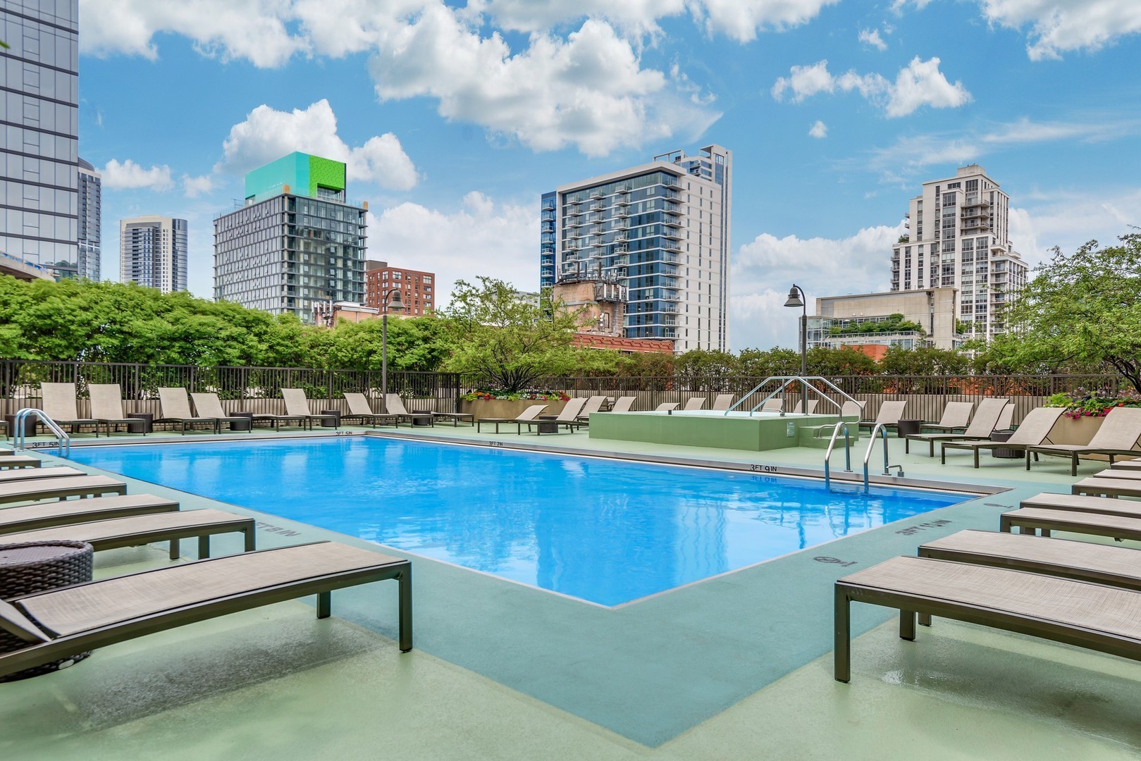400 N LaSalle Street Unit: 3011