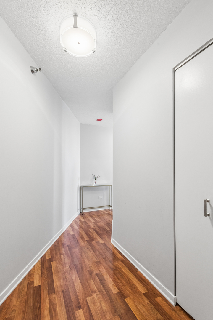 400 N LaSalle Street Unit: 3011
