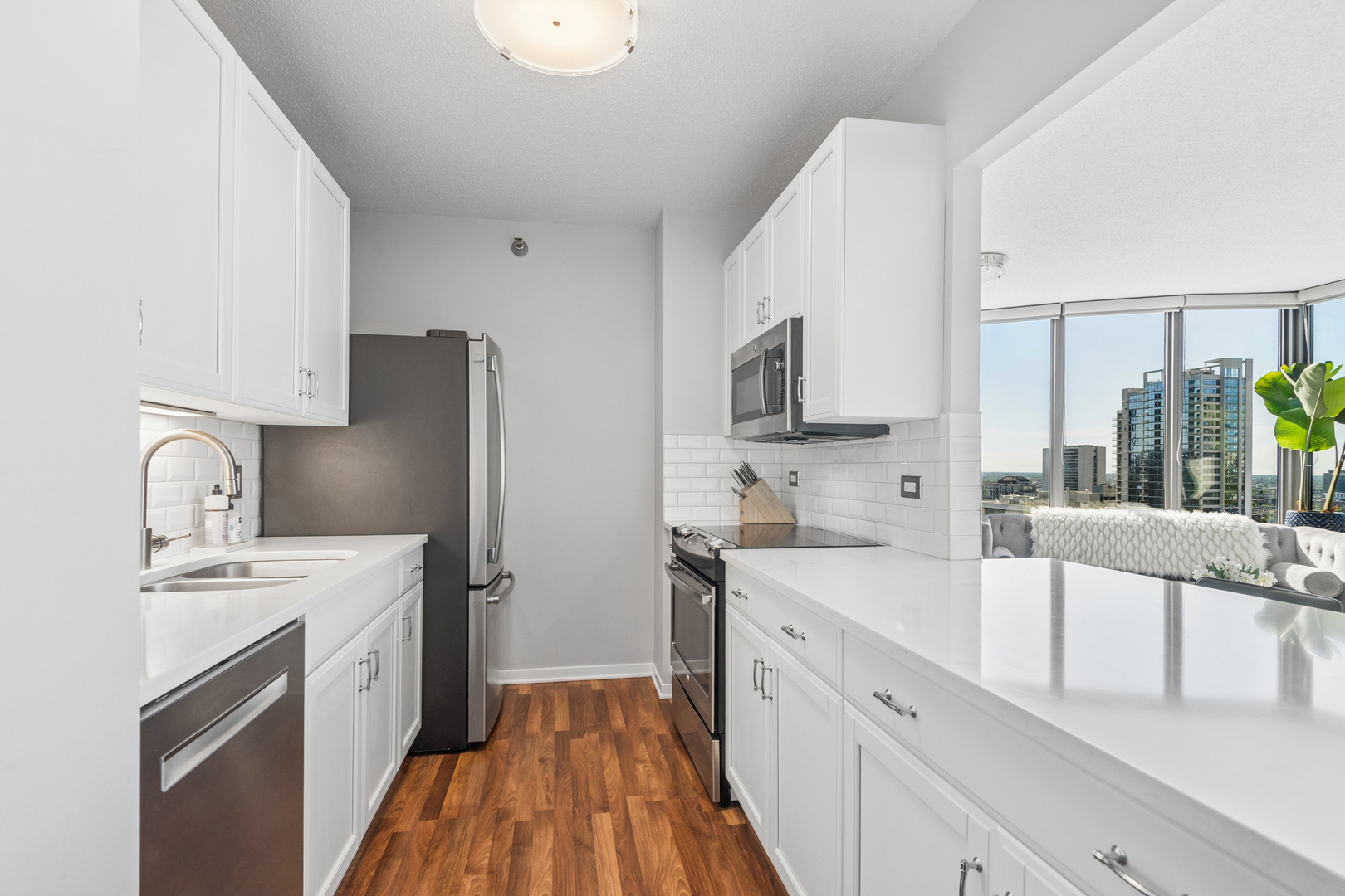 400 N LaSalle Street Unit: 3011
