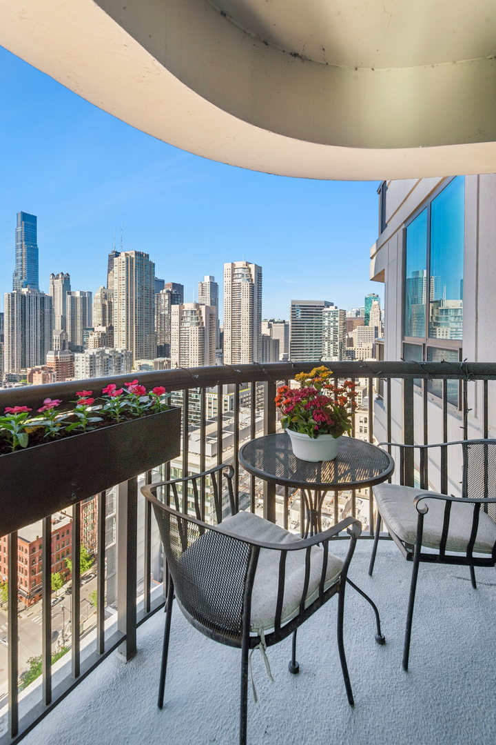 400 N LaSalle Street Unit: 3011