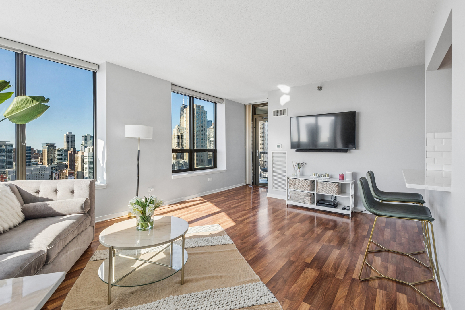 400 N LaSalle Street Unit: 3011