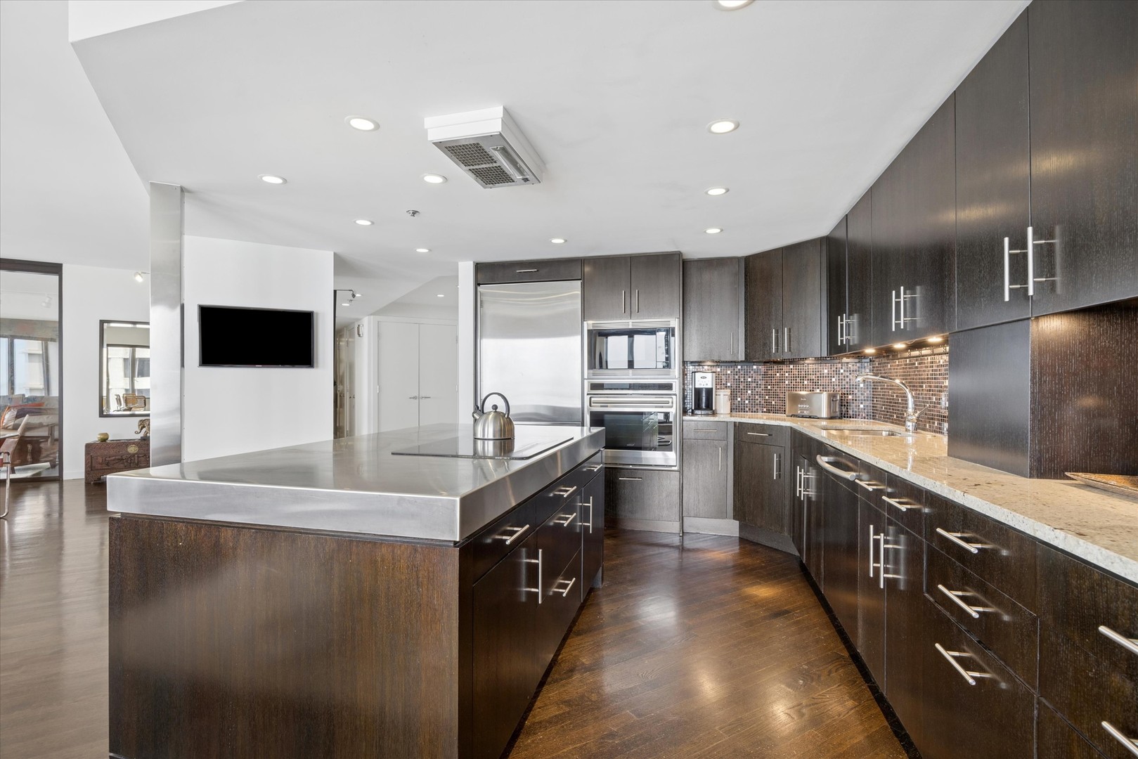 950 N Michigan Avenue Unit: 3802