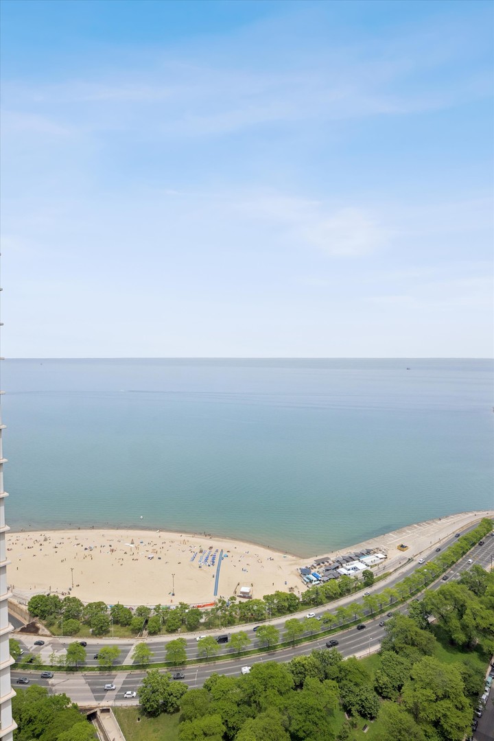 950 N Michigan Avenue Unit: 3802