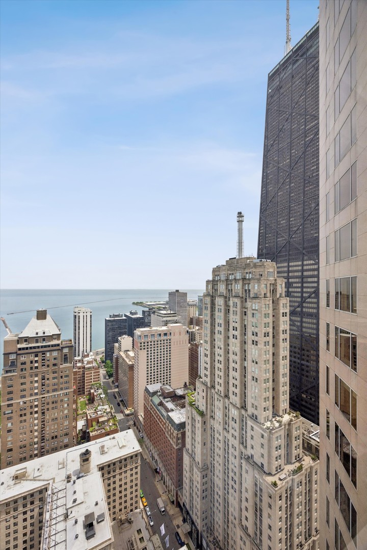 950 N Michigan Avenue Unit: 3802