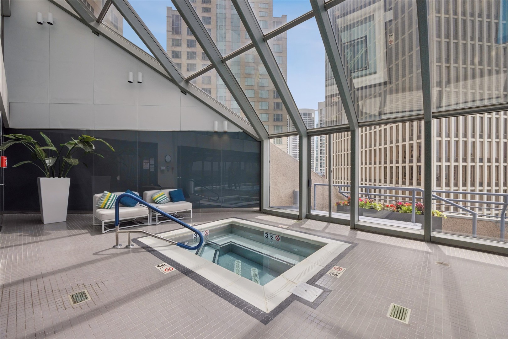 950 N Michigan Avenue Unit: 3802