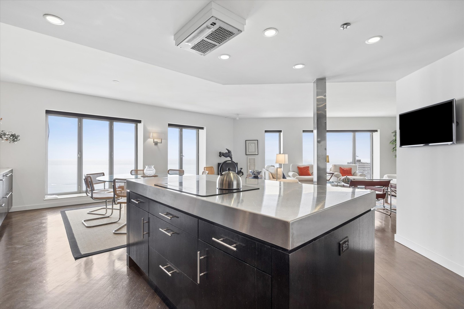 950 N Michigan Avenue Unit: 3802