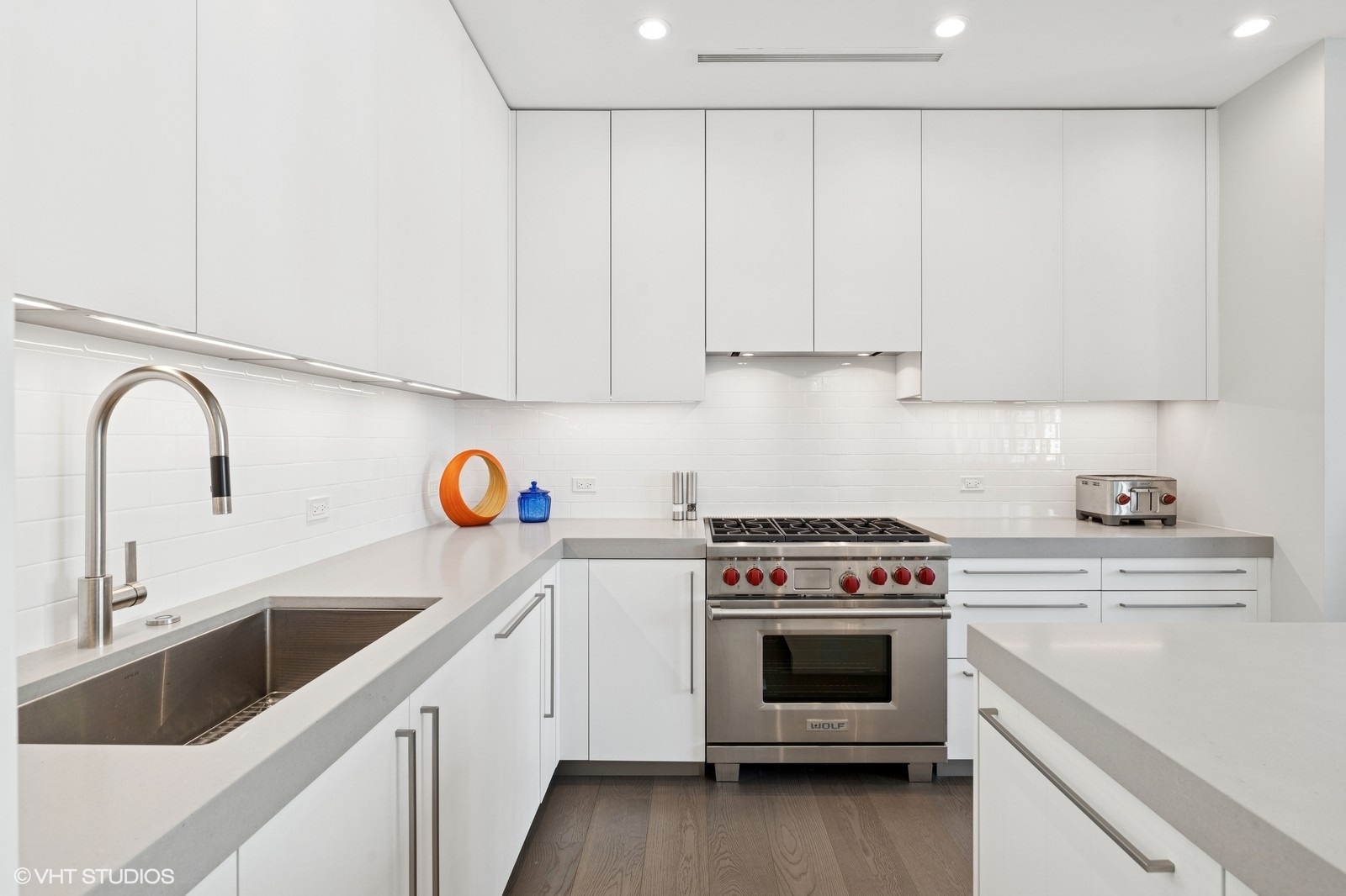 403 N Wabash Street Unit: 15B