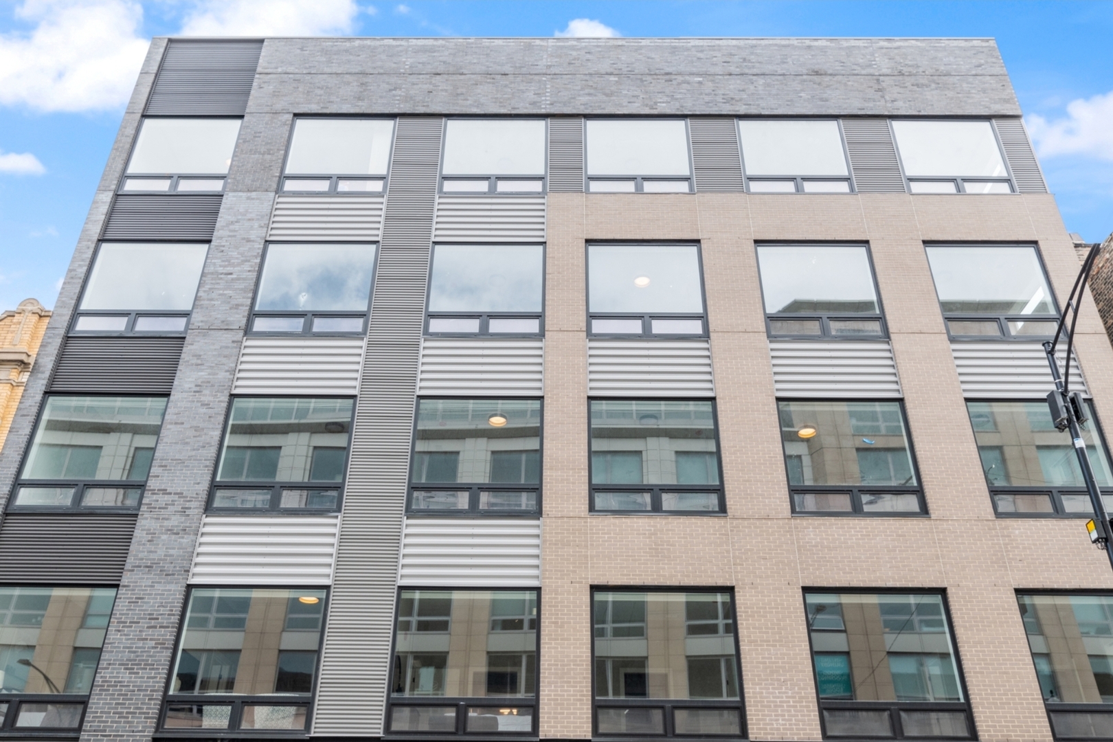 3217 N Clark Street Unit: 202
