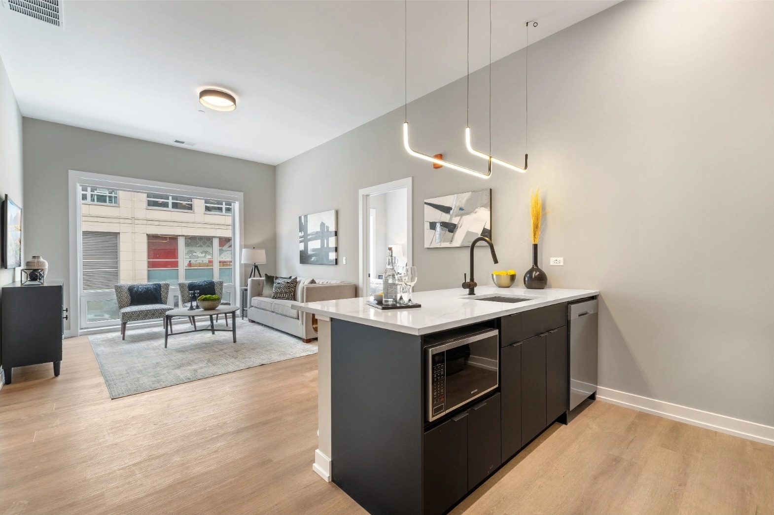 3217 N Clark Street Unit: 202