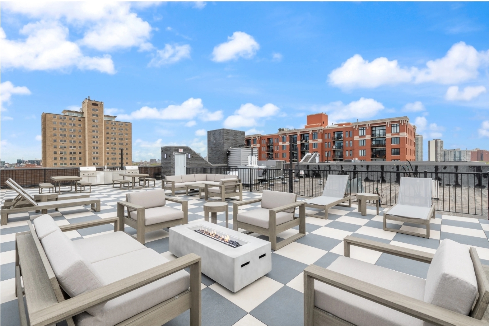 3217 N Clark Street Unit: 202