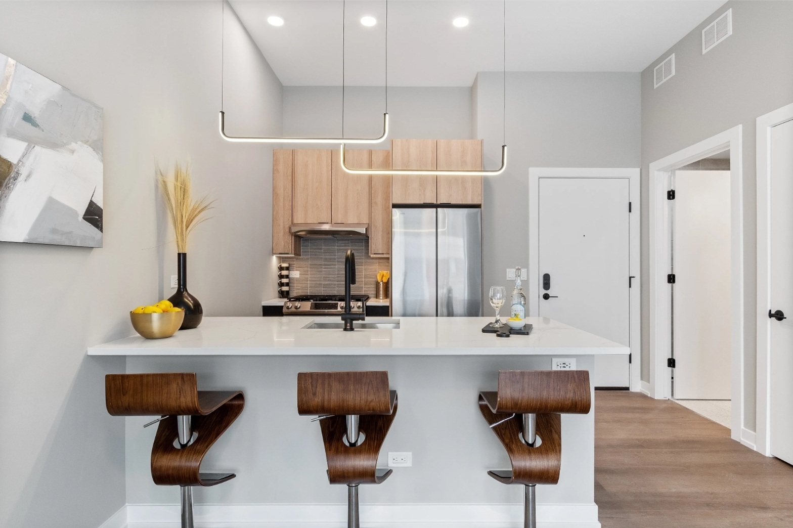 3217 N Clark Street Unit: 202
