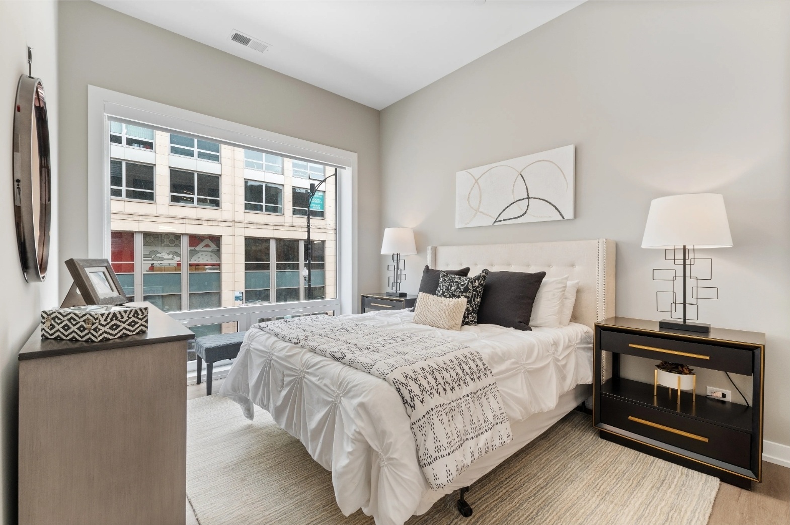 3217 N Clark Street Unit: 202