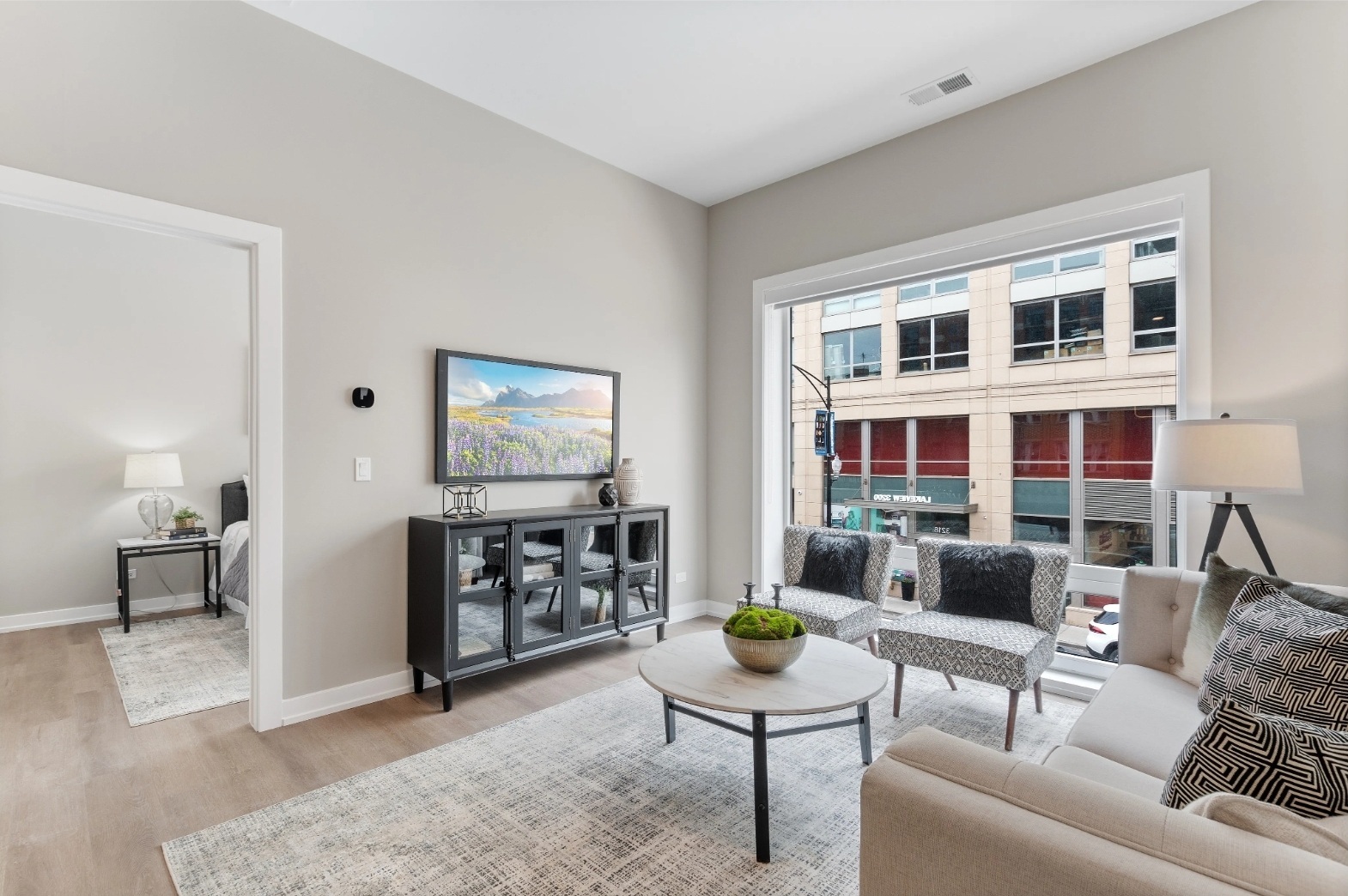 3217 N Clark Street Unit: 202